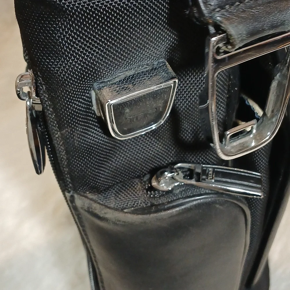 Tumi Arrive Black Messenger Bag Unisex